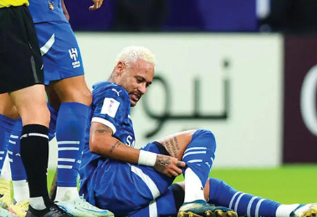 Neymar Substituted Due to Injury After Coming On for Al Hilal