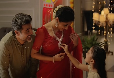 Tanishq's 'India Wali Diwali' Unites Expats This Festive Season